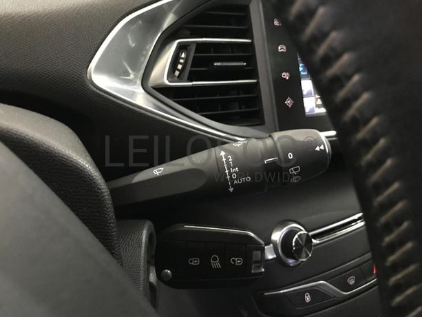 Peugeot 308 1.6 Blue HDI · Ano 2015