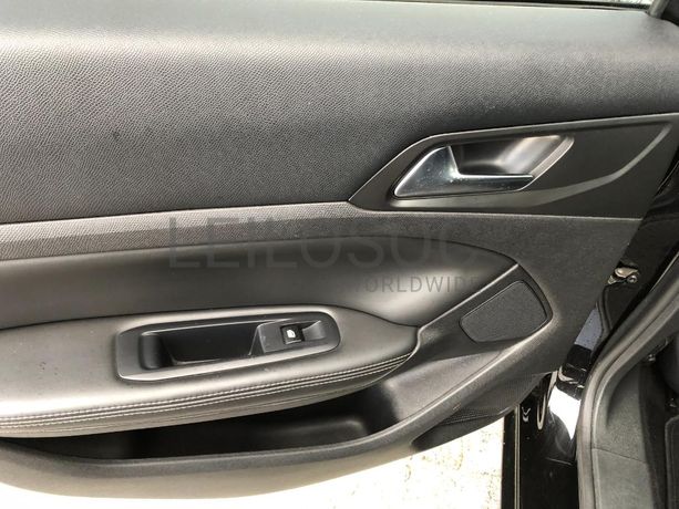Peugeot 308 · Ano 2015