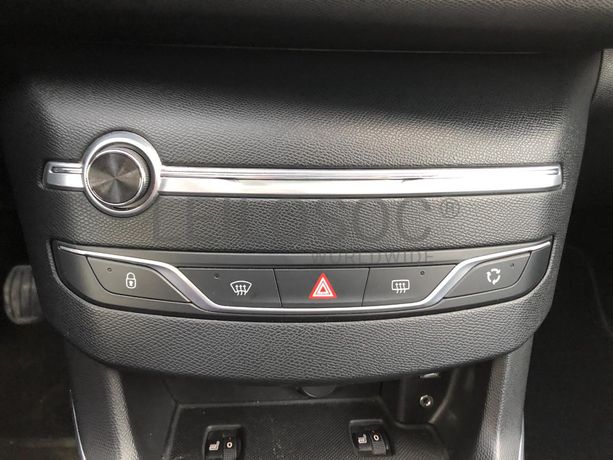 Peugeot 308 · Ano 2015