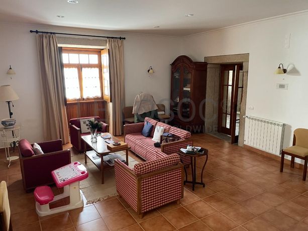 Moradia V6 · Almeida, Guarda