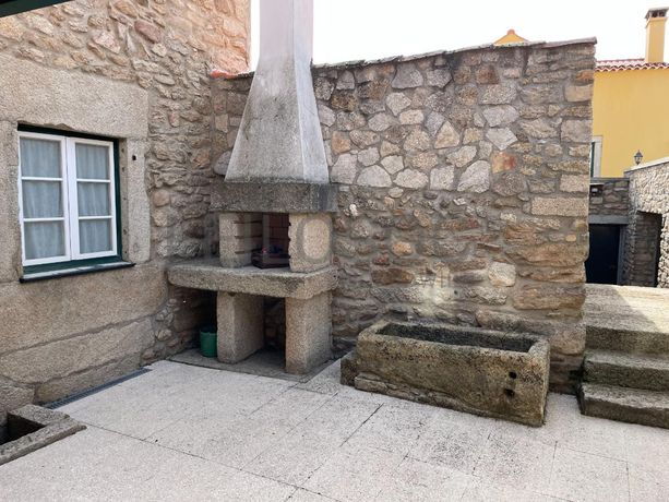 Moradia V6 · Almeida, Guarda