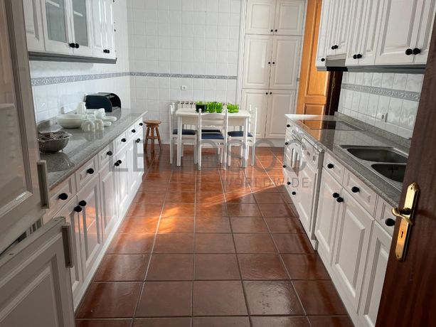 Moradia V4 · Almeida, Guarda