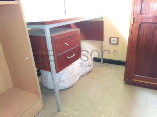 Mobiliário de escritório ·