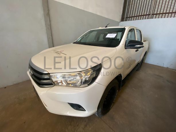 Toyota HILUX (4x4) ·