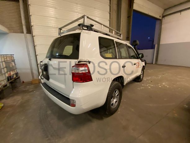 Veículo Toyota Land Cruiser ·
