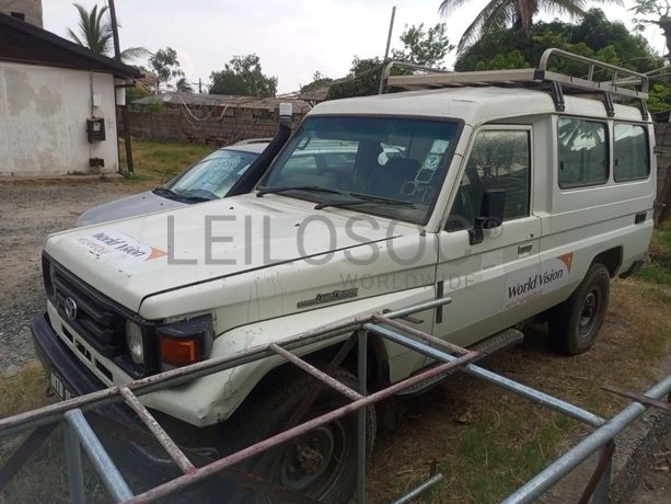 Toyota Land Cruiser ·