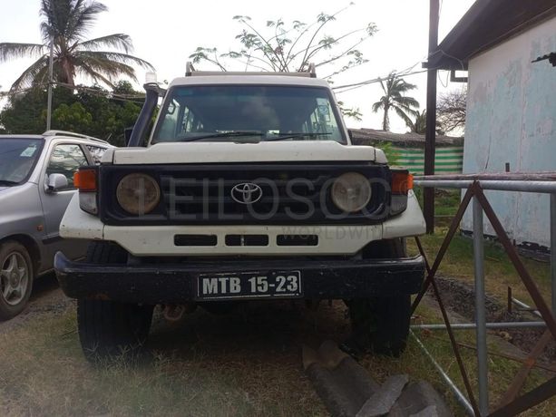 Toyota Land Cruiser ·