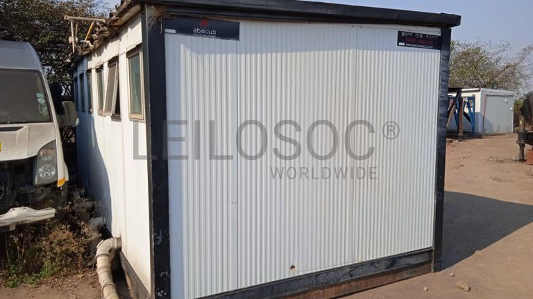 Sanitário móvel ·