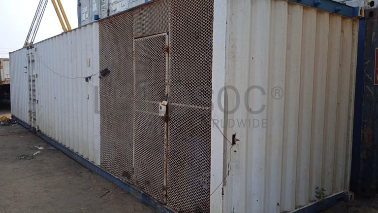 Furadeira + Compressor de Ar "Atlas Copco". + Diversos + Máquina multifuncional   + Guinchos + Macaco hidráulico   + Diversos + Diversos + Diversos + Diversos + Grampo   + Diversos + Diversos + Diversos + Diversos +  Tambores 400L de óleo hidráulico. + Bombas de abastecimento de óleo hidráulico   + Compressor de Ar   + Diversos + Tubos de mangueira   + Diversos + Botijão de gás 50L   + Diversos + Diversos + Contentor de 40P ·