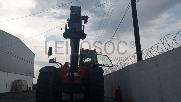 Empilhador Telescópico  MANITOU MHT 10210 ·