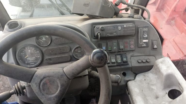 Empilhador Telescópico  MANITOU MHT 10210 ·