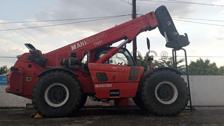 Empilhador Telescópico  MANITOU MHT 10210 ·