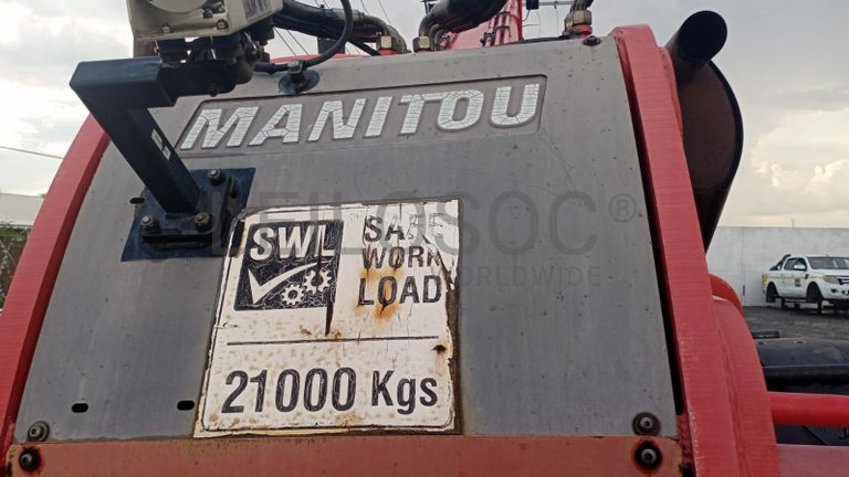 Empilhador Telescópico  MANITOU MHT 10210 ·