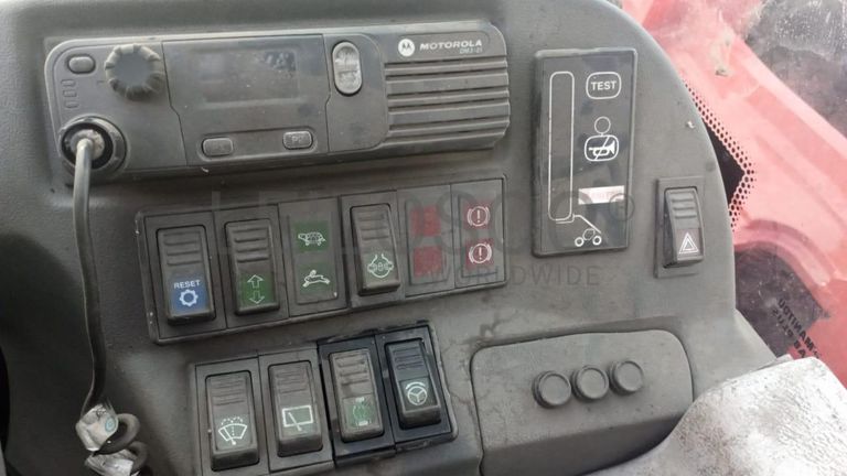 Empilhador Telescópico  MANITOU MHT 10210 ·