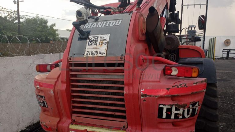 Empilhador Telescópico  MANITOU MHT 10210 ·