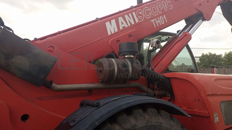 Empilhador Telescópico  MANITOU MHT 10210 ·