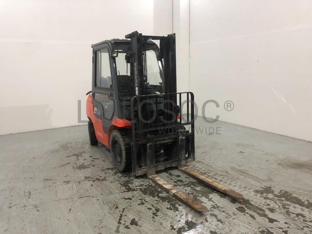 Empilhador Toyota 3000Kg · Ano 2000