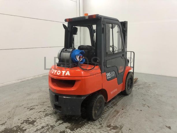 Empilhador Toyota 3000Kg · Ano 2000