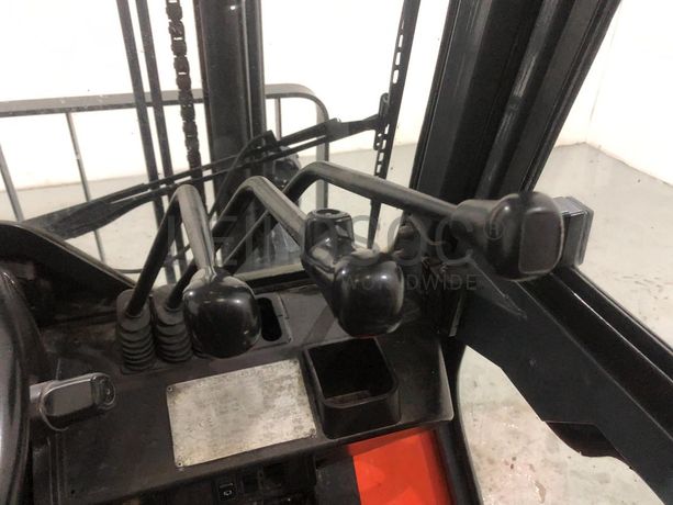 Empilhador Toyota 3000Kg · Ano 2000