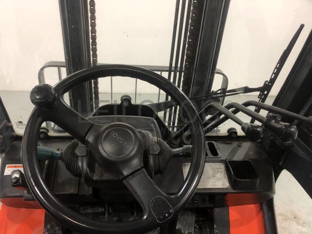 Empilhador Toyota 3000Kg · Ano 2000