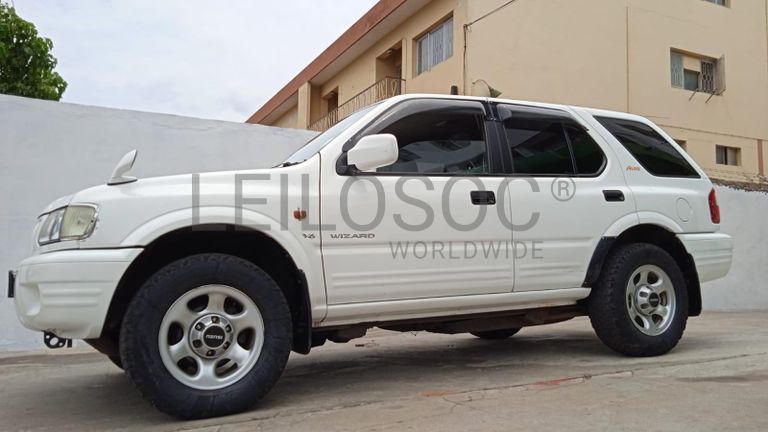 lSUZU, modelo wizard ·