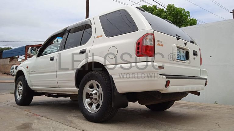 lSUZU, modelo wizard ·