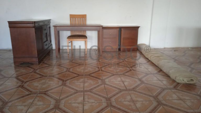 Mobiliário de lar ·