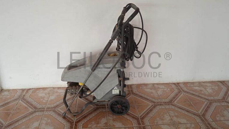 máquina de pressão de água   ·