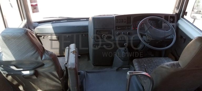 Autocarro Nissan Civilian ·