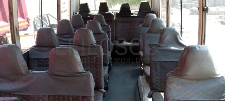 Autocarro Nissan Civilian ·