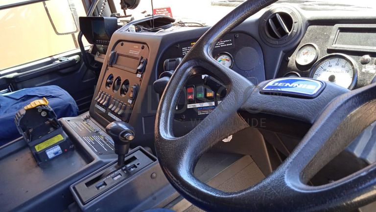 Autotanque Dennis Sabre ·