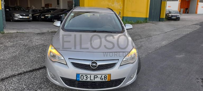 Opel Astra 1.3CDTI · Ano 2011
