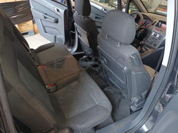 Opel Zafira 1.9 CDTI · Ano 2006