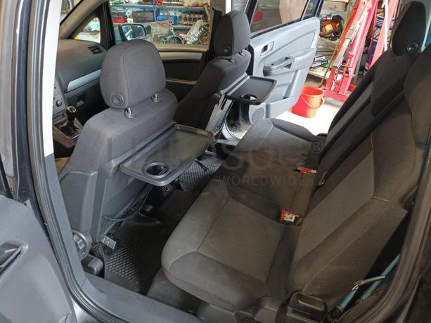 Opel Zafira 1.9 CDTI · Ano 2006