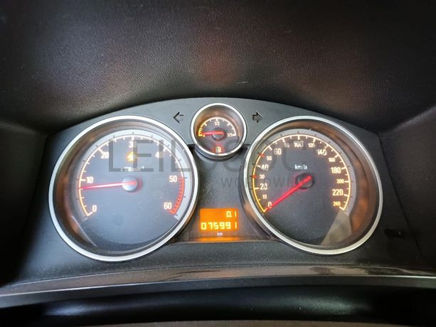 Opel Zafira 1.9 CDTI · Ano 2006