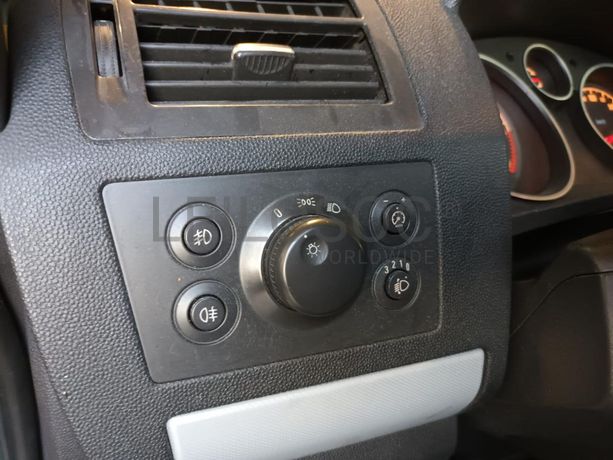 Opel Zafira 1.9 CDTI · Ano 2006