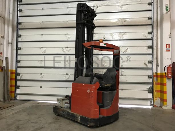 Empilhador Retrátil BT · Ano 2004