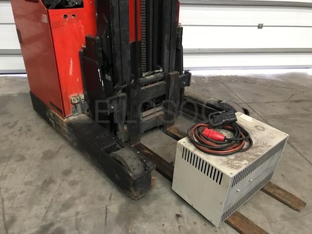 Empilhador Retrátil BT · Ano 2004