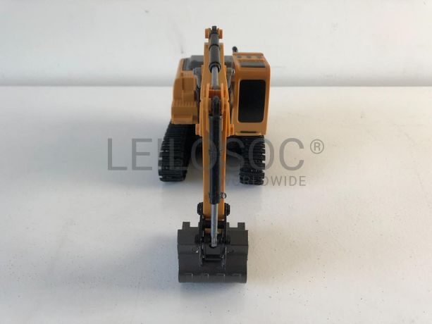 Giratória Escavadora Telecomandada