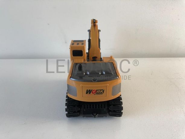 Giratória Escavadora Telecomandada