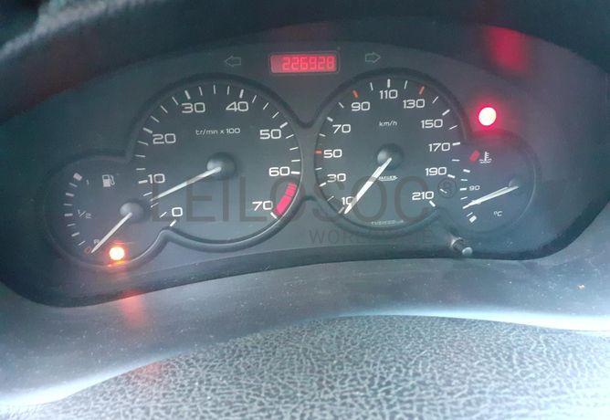 Peugeot 206 1.1 · Ano 1998