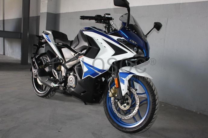 Bajaj Pulsar RS200