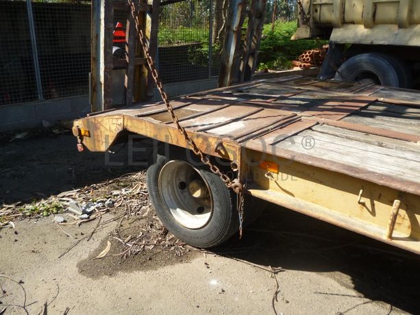 Reboque porta máquinas