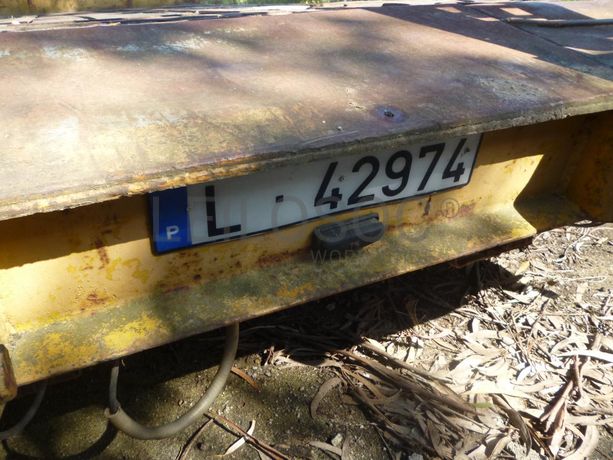 Reboque porta máquinas