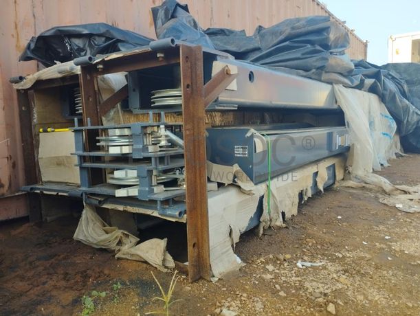 Um BendPak( Car Lift), ·