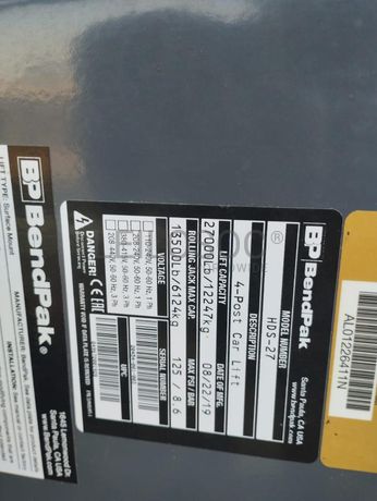 Um BendPak( Car Lift), ·