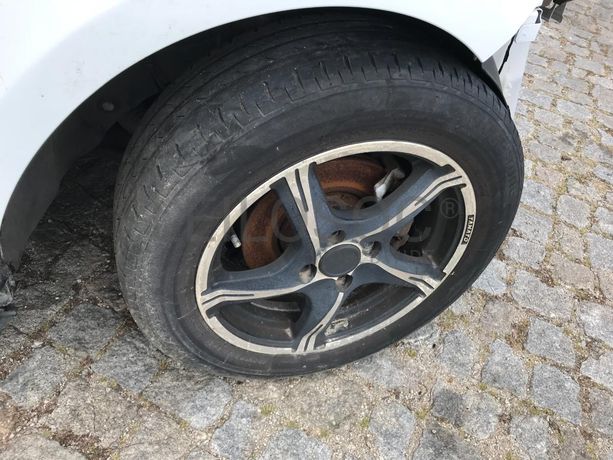 Renault Clio 1.5 DCI · Ano 2009