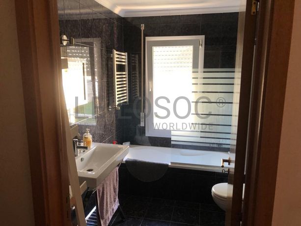 Apartamento T3 com Garagem  · Vila Nova de Gaia