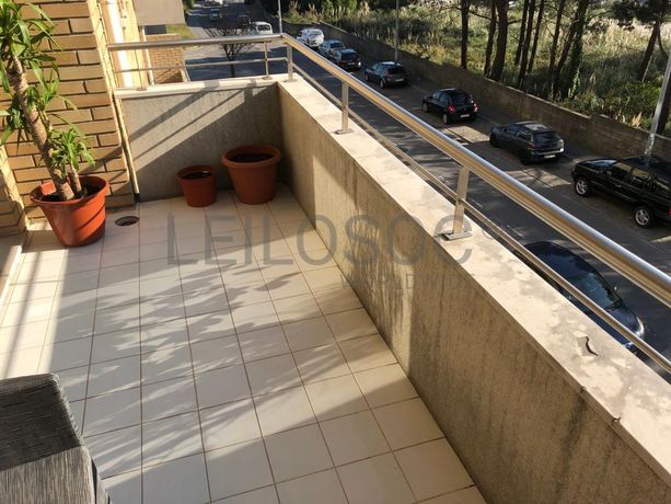 Apartamento T3 com Garagem  · Vila Nova de Gaia
