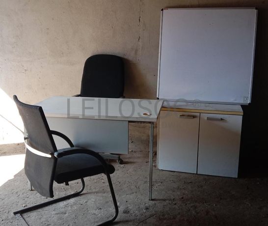 Mobiliário de escritório ·